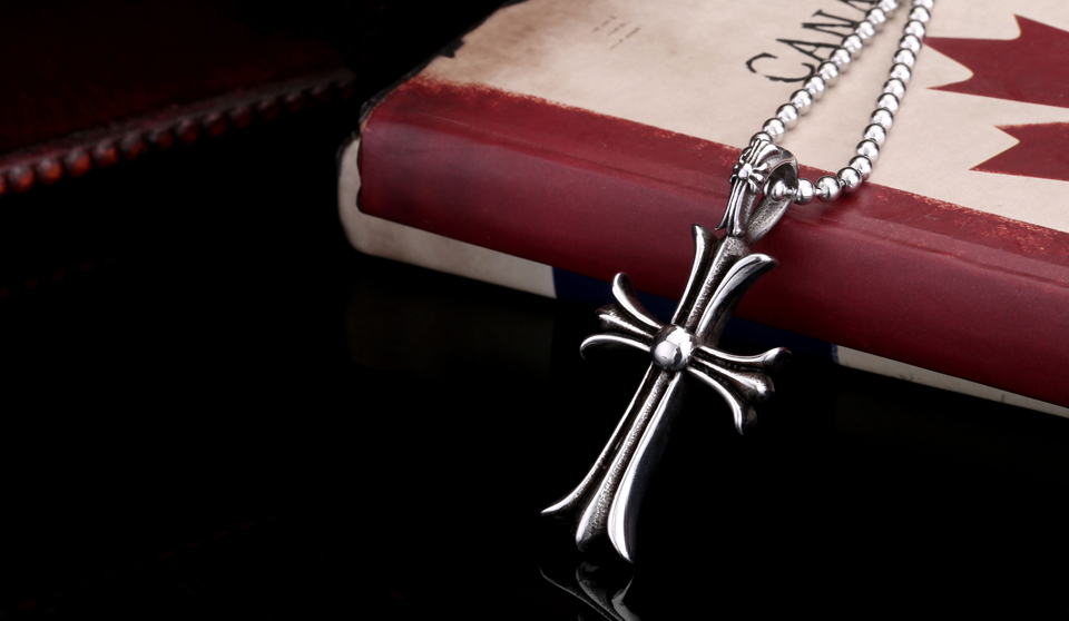 Řetízek kříž s lebkami (ocelový) 2