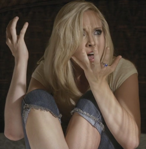 Prsten Upíří deníky Caroline Forbes