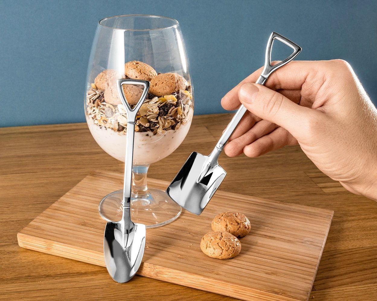 2 čajové lžičky rýč a lopata