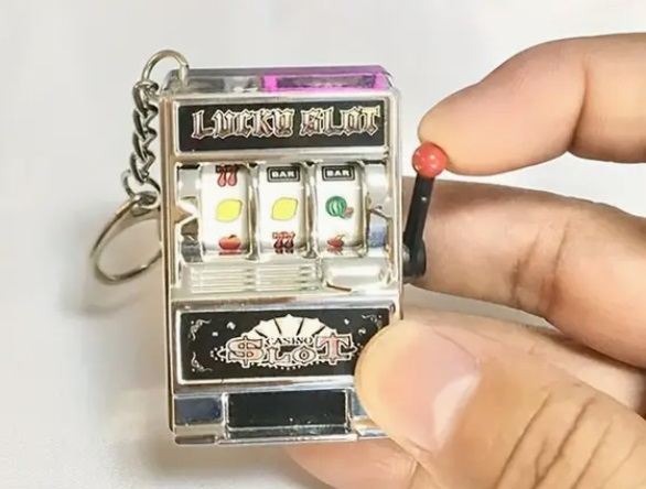 Klíčenka herní automat - červená (2)