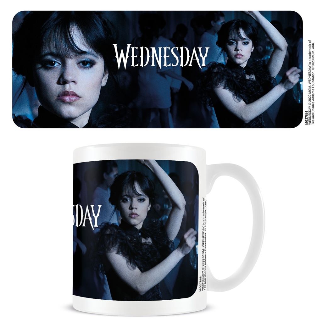 Hrnek Wednesday Addamsová tancuje