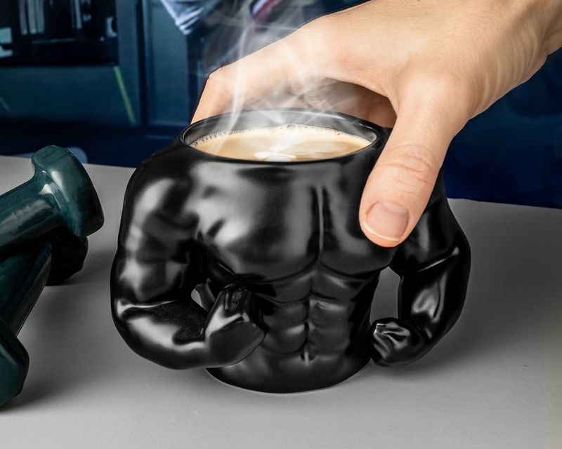 Hrnek kulturista svalovec