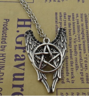 Řetízek Supernatural - pentagram s křídly