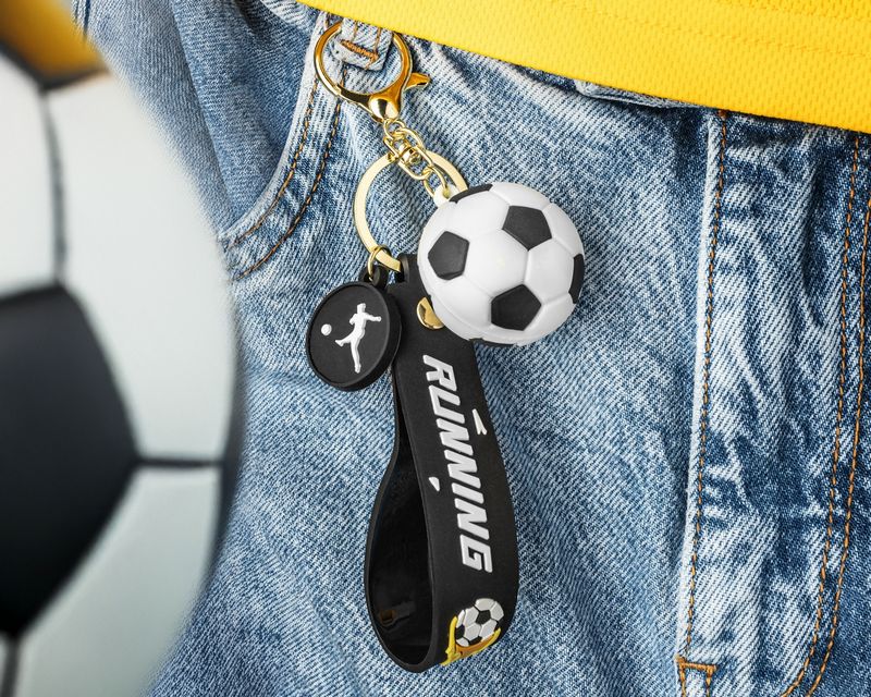 Klíčenka fotbalový míč a fotbalista