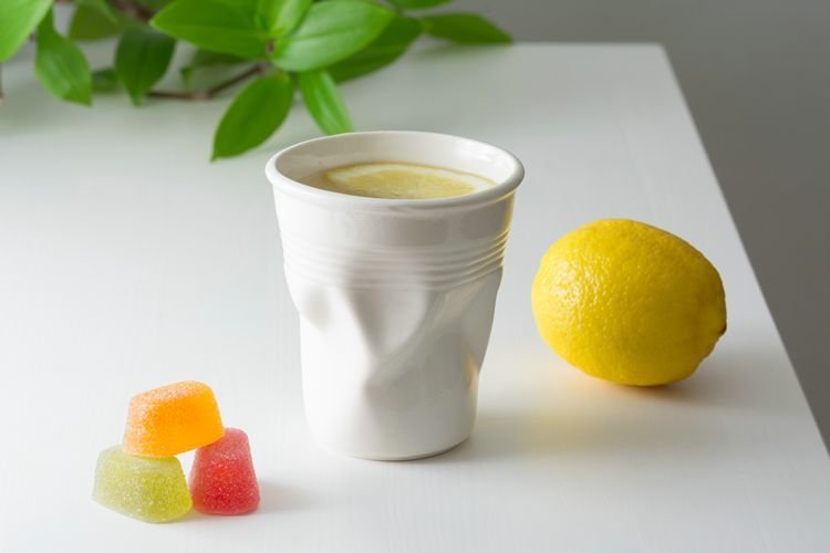 Hrnek pomačkaný kelímek