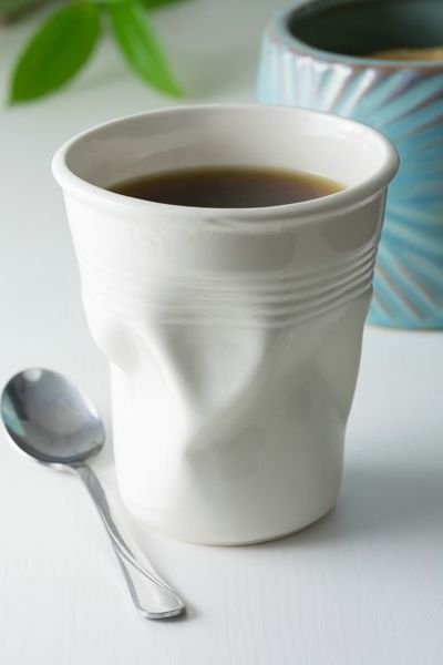 Hrnek pomačkaný kelímek