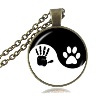 Řetízek Yin yang - tlapka a ruka - bronzová