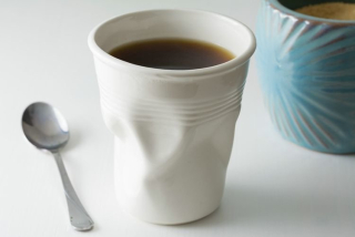 Hrnek pomačkaný kelímek