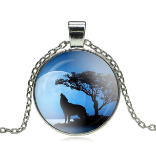 Řetízek vlk v noci (6)